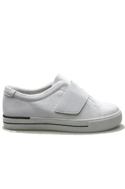 Alyces Leather Sneaker In White