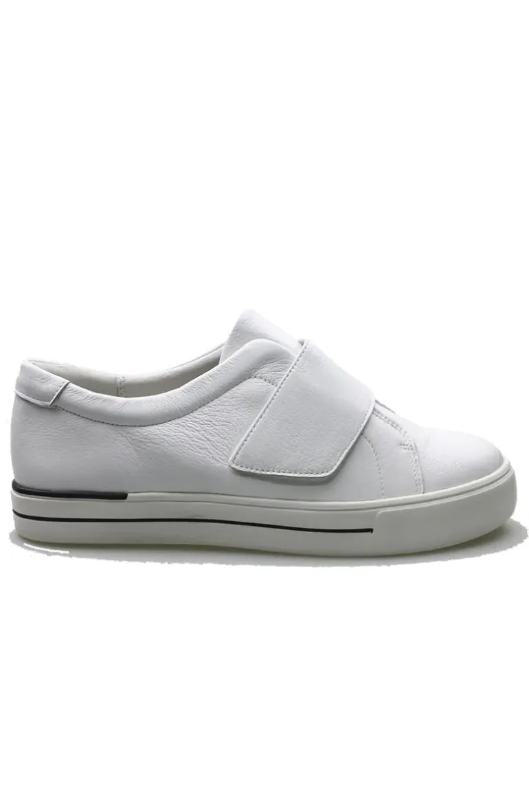 Alyces Leather Sneaker In White