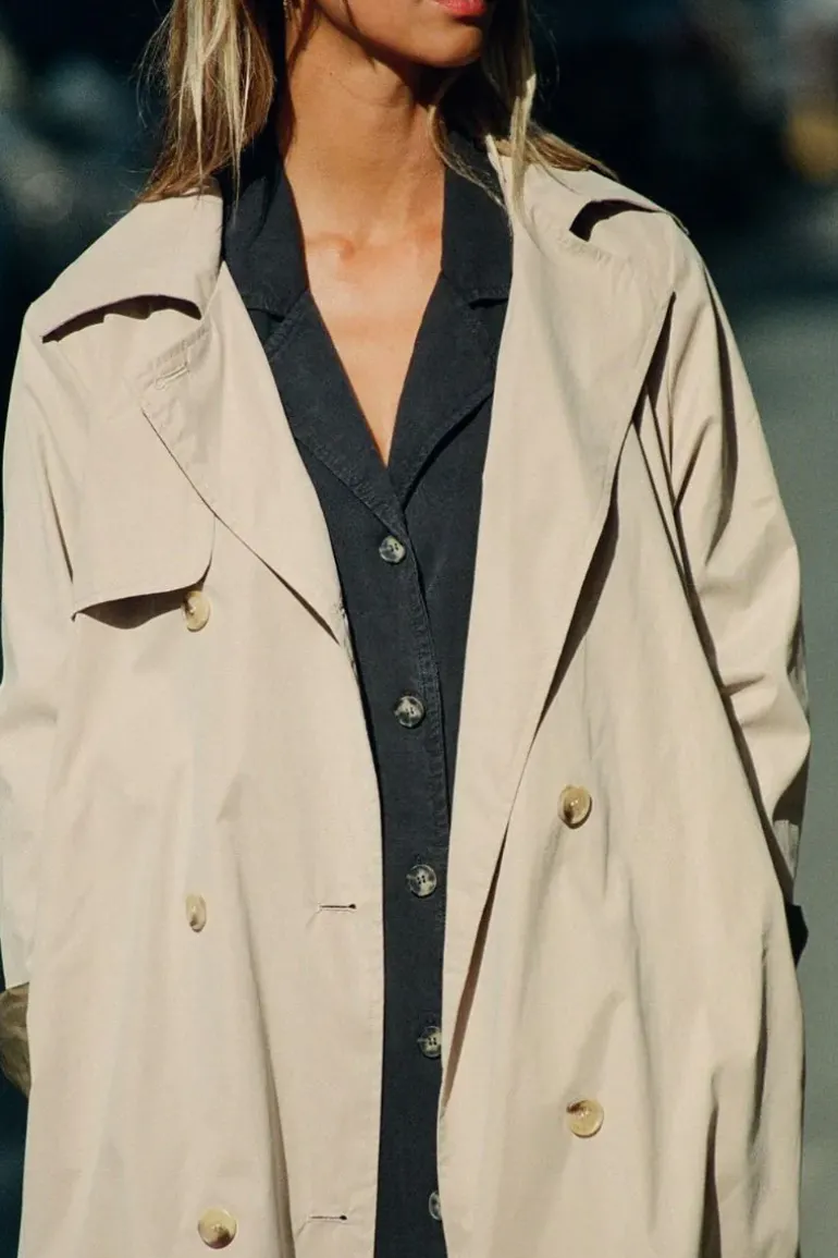 Indi & Cold Classic Trench Coat In Natural