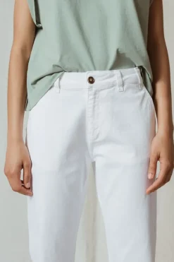 Indi & Cold Straight Classic Chino In White