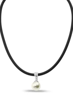 Jantan Pearl Pendant Necklace In Cream