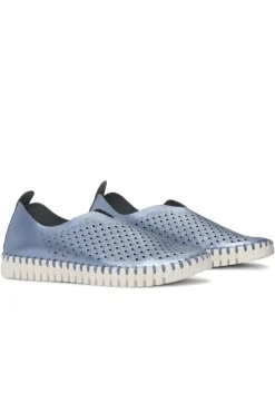Tulip Flat By Ilse Jacobsen In Metallic Blue