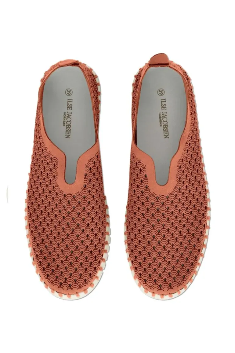 Tulip Flat By Ilse Jacobsen In Brick
