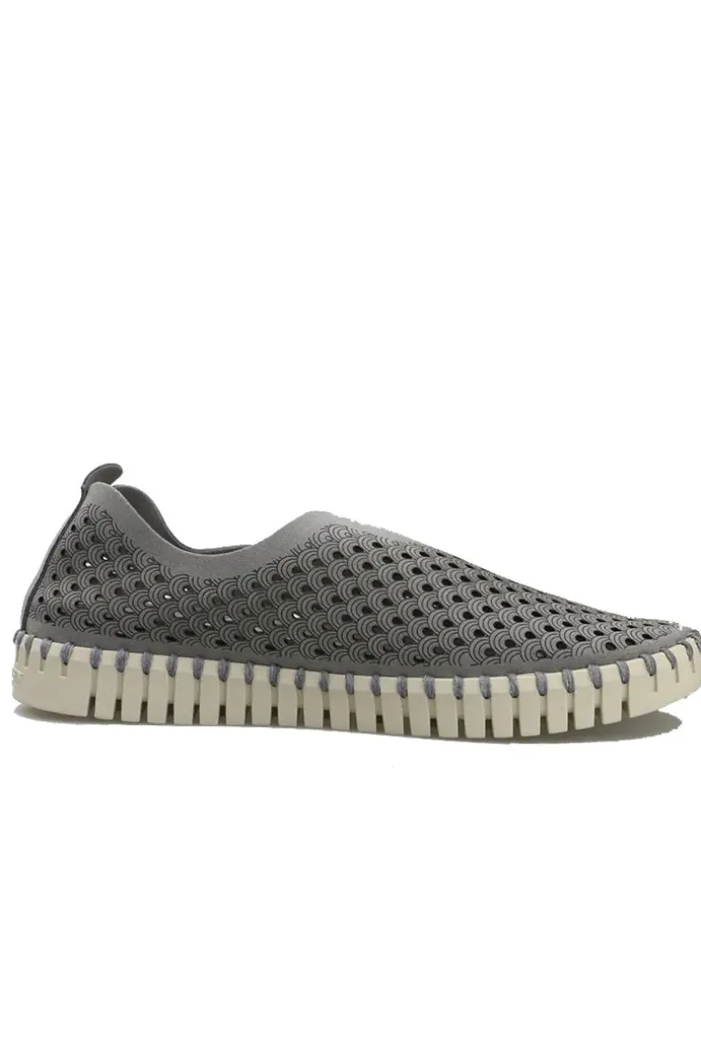 Tulip Flat By Ilse Jacobsen In Grey