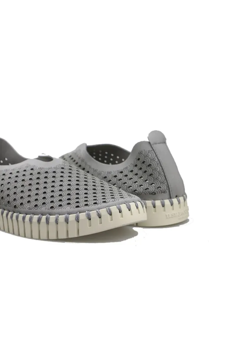 Tulip Flat By Ilse Jacobsen In Grey