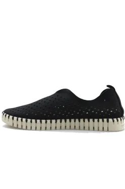 Tulip Flat By Ilse Jacobsen In Black