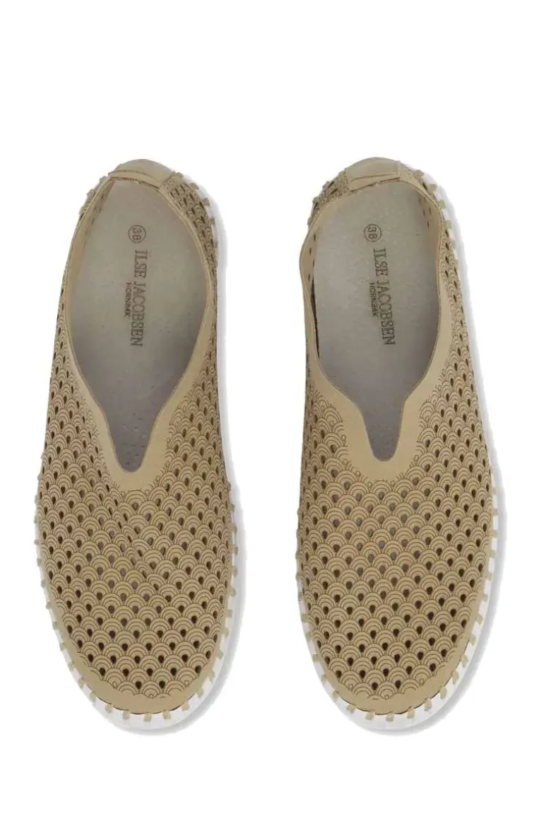 Tulip Platform Shoe By Ilse Jacosben In Latte