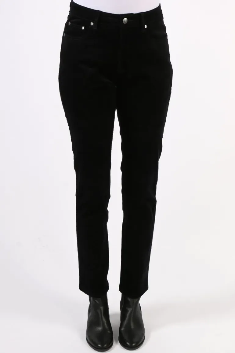 Vassalli Narrow Leg Pinwale Cord Jean In Black