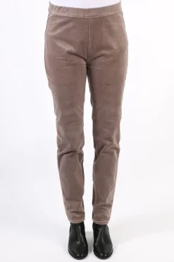 Vassalli Skinny Leg Pinwale Cord Pull On Pant In Taupe