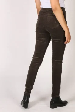 Vassalli Slim Corduroy Pant In Walnut