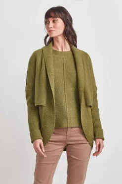 Verge Deliver Cardigan In Pea
